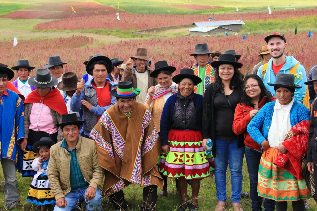 Workers and people from the Cooperativa Agroindustrial Machupicchu community